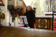 adventni-koncert-2021-v-kostele-sv-hedviky-v-doubrave-vystupujici-eliska-ruskova-a-pod-vedenim-sbormistryne-mgr-petry-rasikove-smiseny-pevecky-sbor-artep-gymnazia-a-obchodni-akademie-orlova_1639309204.jpg