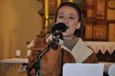 adventni-koncert-2021-vystpujici-eliska-ruskova-pod-vedenim-sbormistryne-mgr-petry-rasikove-smiseny-pevecky-sbor-artep-gymnazia-a-obchodni-akademie-orlova_1639260617.jpg