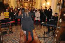 adventni-koncert-2021-vystpujici-eliska-ruskova-pod-vedenim-sbormistryne-mgr-petry-rasikove-smiseny-pevecky-sbor-artep-gymnazia-a-obchodni-akademie-orlova_1639260851.jpg