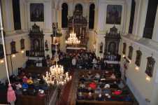 adventni-koncert-2021-vystpujici-eliska-ruskova-pod-vedenim-sbormistryne-mgr-petry-rasikove-smiseny-pevecky-sbor-artep-gymnazia-a-obchodni-akademie-orlova_1639261180.jpg
