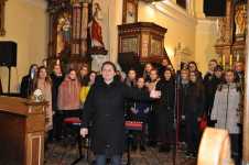 adventni-koncert-2021-vystpujici-eliska-ruskova-pod-vedenim-sbormistryne-mgr-petry-rasikove-smiseny-pevecky-sbor-artep-gymnazia-a-obchodni-akademie-orlova_1639262009.jpg